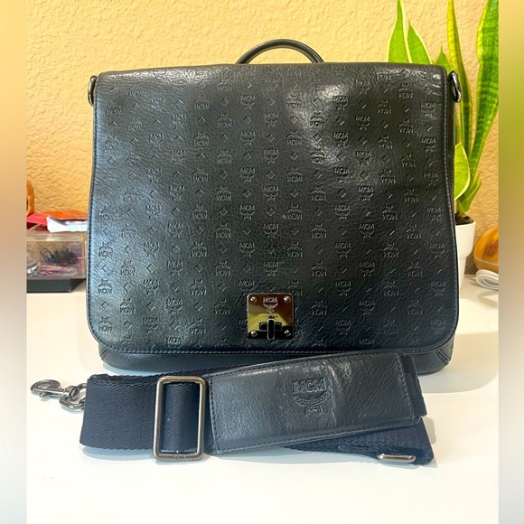 MCM BLACK EMBOSSED LEATHER MESSENGER BAG - Picture 1 of 15